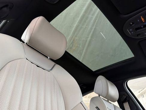 Used 2023 Genesis G70 2.0T w/ Sport Prestige Package RWD image 16