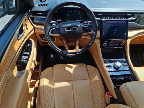 Used 2024 Jeep Grand Cherokee Summit AWD/4WD image 11