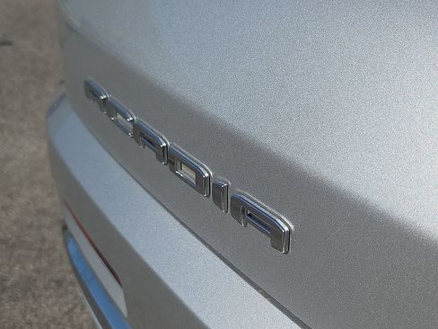 Used 2020 GMC Acadia Denali w/ Technology Package FWD image 16