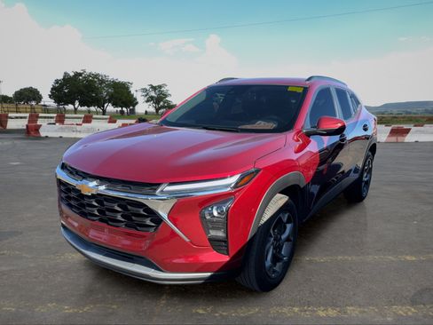 Used 2025 Chevrolet Trax LT w/ Driver Confidence Package FWD image 5