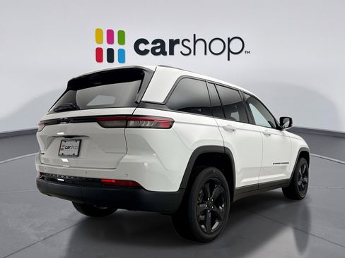 Used 2023 Jeep Grand Cherokee Altitude image 5