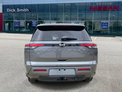 New 2026 Nissan Pathfinder SL image 5