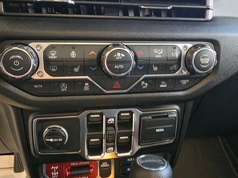 New 2026 Jeep Gladiator Sport AWD/4WD image 19
