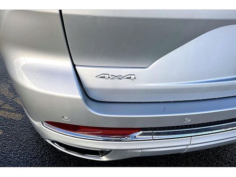 Certified 2024 Jeep Grand Cherokee Overland w/ Luxury Tech Group IV image 9