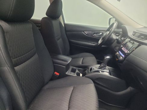 Used 2018 Nissan Rogue SV w/ Premium Package FWD image 21