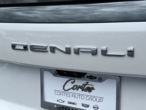 Used 2025 GMC Yukon Denali Ultimate AWD/4WD image 10