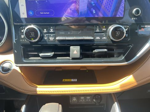 Used 2023 Toyota Highlander Platinum image 28