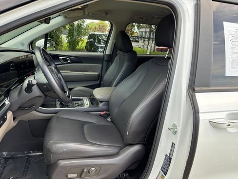 Used 2026 Kia Carnival FWD image 39