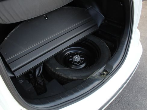 Used 2016 Toyota RAV4 SE FWD image 9