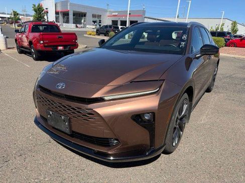 Certified 2025 Toyota Crown Signia AWD/4WD image 1