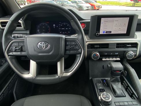 Used 2024 Toyota Tacoma TRD Off-Road AWD/4WD image 18