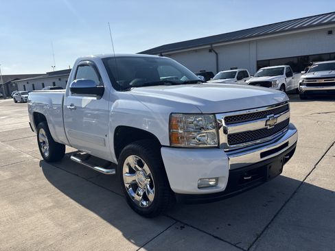 Used 2009 Chevrolet Silverado 1500 LT w/ LPO, Deluxe Chrome Package RWD image 3