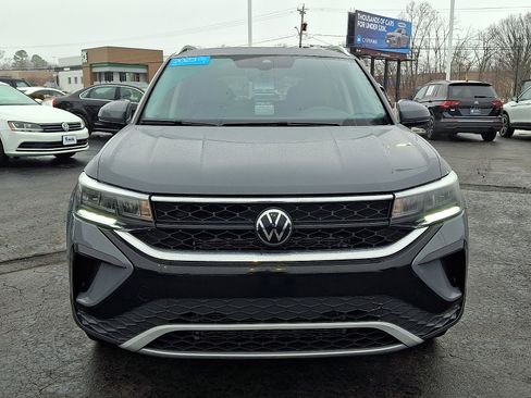 Certified 2023 Volkswagen Taos SE w/ Panoramic Sunroof Package image 2