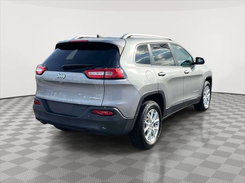 Used 2016 Jeep Cherokee Latitude image 4