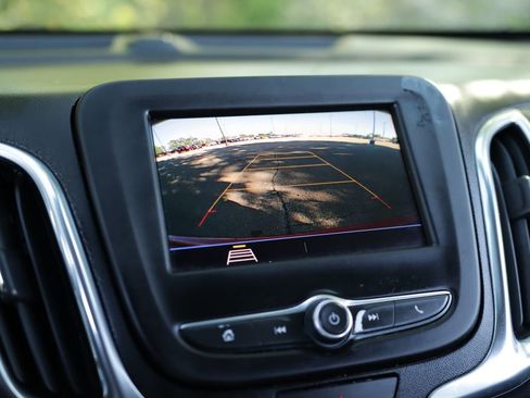 Used 2020 Chevrolet Equinox LT FWD image 14