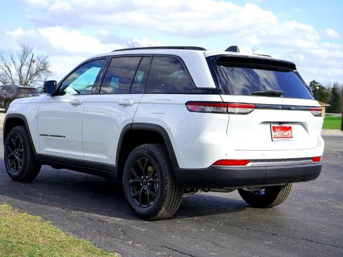 New 2026 Jeep Grand Cherokee Altitude RWD image 7