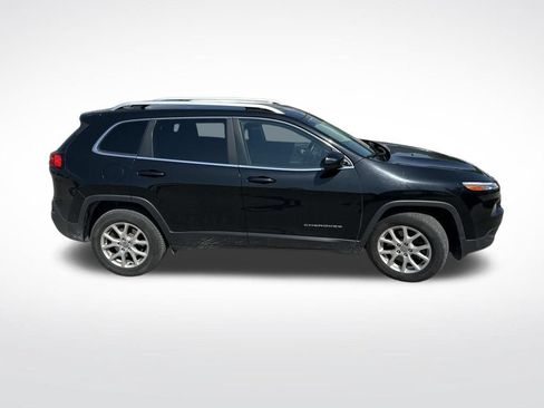 Used 2017 Jeep Cherokee Latitude w/ Cold Weather Group AWD/4WD image 7