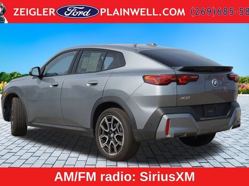 Used 2025 BMW X2 xDrive28i AWD/4WD image 3