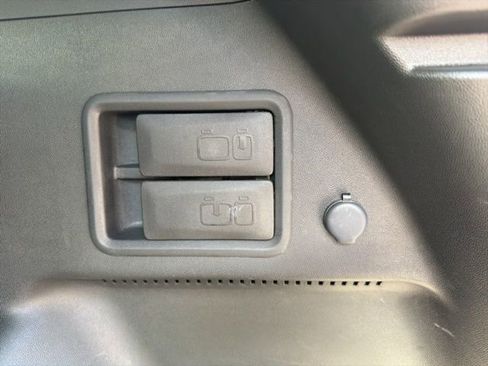 Used 2022 Chevrolet Equinox RS w/ RS Leather Package image 12