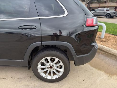 Used 2019 Jeep Cherokee Latitude w/ Popular Appearance Group image 3