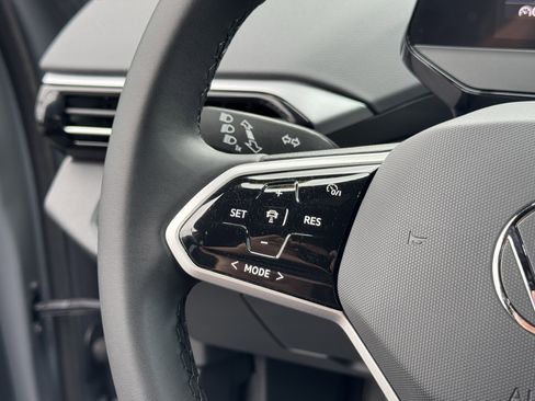 Used 2024 Volkswagen ID.4 2WD image 6