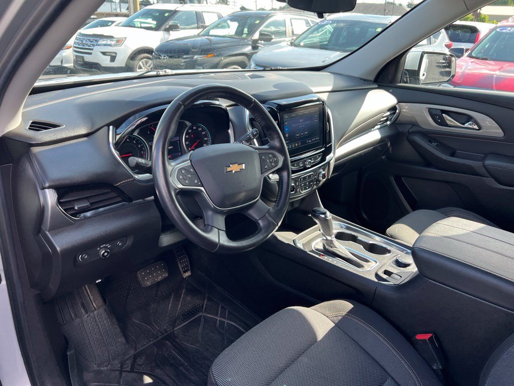 Used 2020 Chevrolet Traverse LT w/ Driver Confidence II Package AWD/4WD image 9