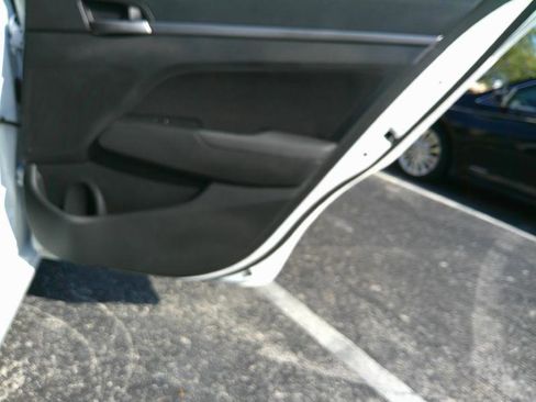 Used 2018 Hyundai Elantra SEL FWD image 24