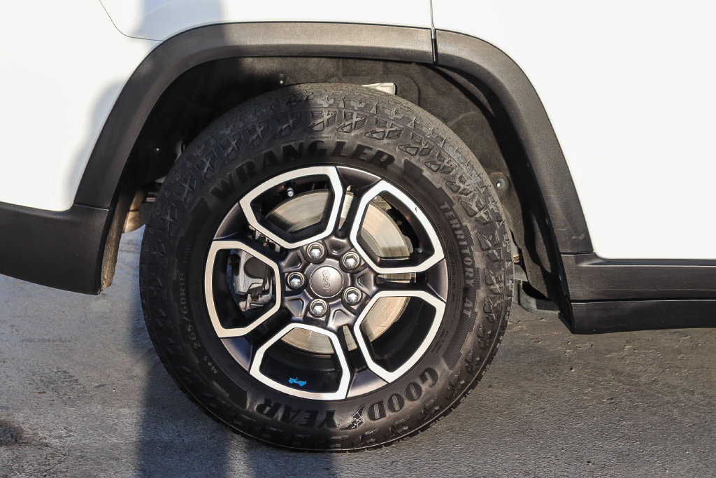 Used 2024 Jeep Grand Cherokee Trailhawk AWD/4WD image 12