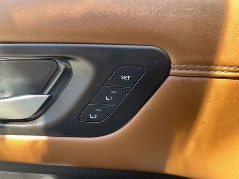 Used 2025 Nissan Pathfinder Platinum FWD image 30