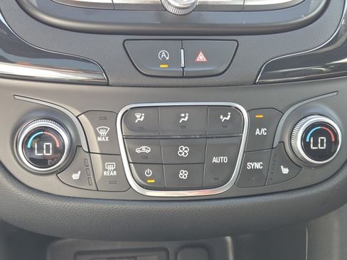 Used 2022 Chevrolet Equinox RS w/ RS Leather Package AWD/4WD image 41