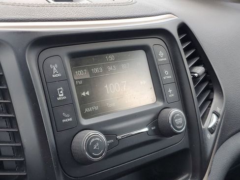 Used 2018 Jeep Cherokee Latitude image 19