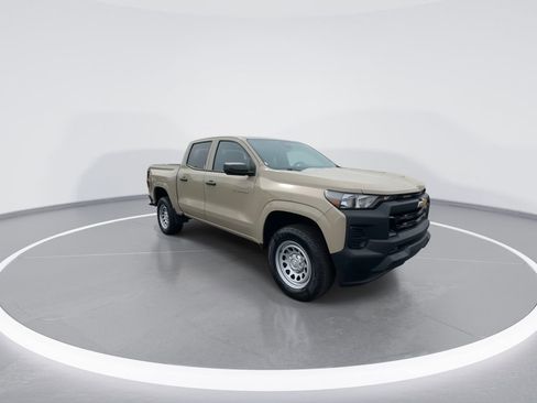 Used 2023 Chevrolet Colorado W/T image 2