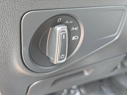 Certified 2022 Volkswagen Tiguan SE FWD image 9