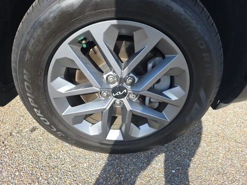 Used 2024 Kia Telluride LX FWD image 24