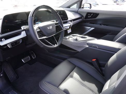 New 2026 Cadillac Optiq Luxury 1 image 17