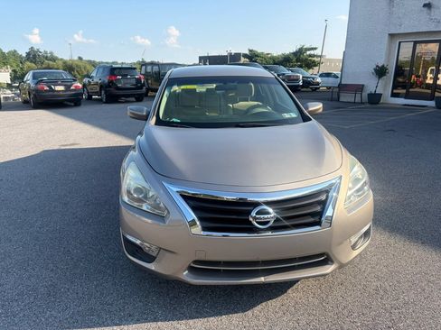 Used 2014 Nissan Altima 2.5 S w/ Sport Value Package FWD image 5