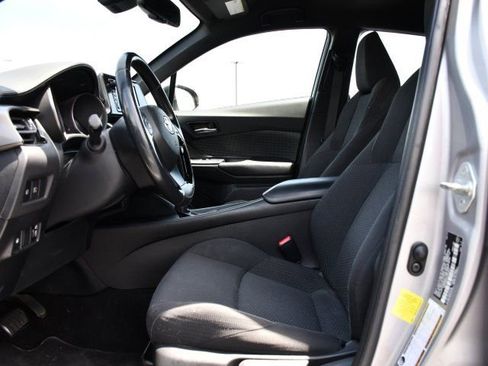 Used 2018 Toyota C-HR XLE FWD image 16