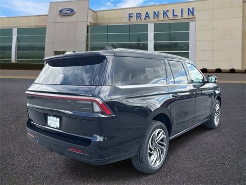 New 2025 Lincoln Navigator L Reserve image 7