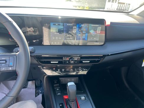 New 2026 Nissan Kicks SR w/ Cold Weather Package AWD/4WD image 19