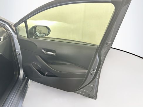 Used 2021 Toyota Corolla LE FWD image 30