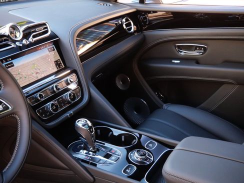 New 2025 Bentley Bentayga AWD/4WD image 12