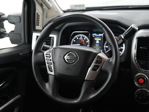 Used 2017 Nissan Titan PRO-4X w/ Pro-4x Convenience Package AWD/4WD image 14