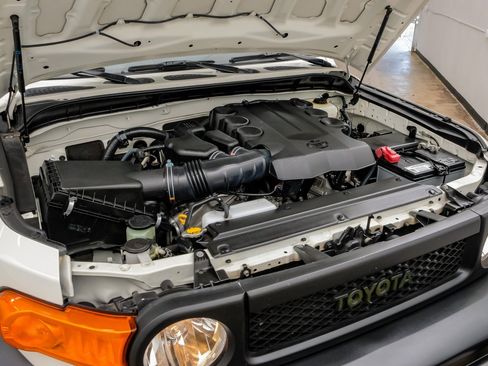 Used 2012 Toyota FJ Cruiser 4WD image 47