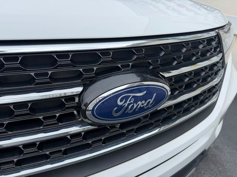 Used 2020 Ford Explorer XLT w/ Equipment Group 202A AWD/4WD image 36