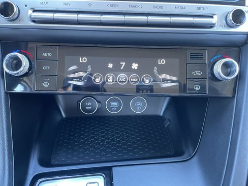 Used 2025 Genesis G70 2.5T image 16