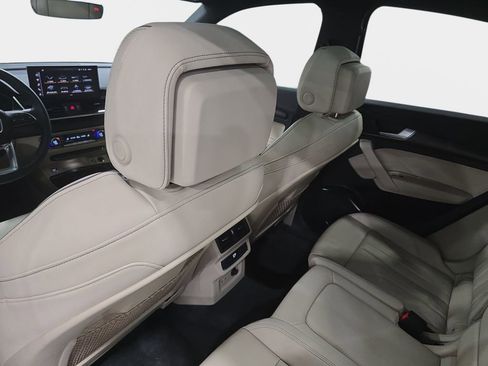 Used 2023 Audi Q5 2.0T Premium w/ Convenience Package image 13