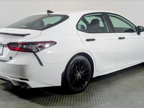 Used 2022 Toyota Camry SE w/ Convenience Package image 7