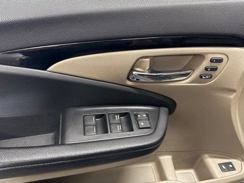 Used 2017 Honda Pilot Touring image 21