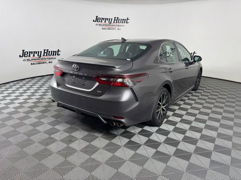 Used 2024 Toyota Camry SE w/ Convenience Package image 8