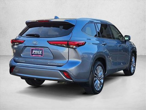 Used 2023 Toyota Highlander Platinum AWD/4WD image 5